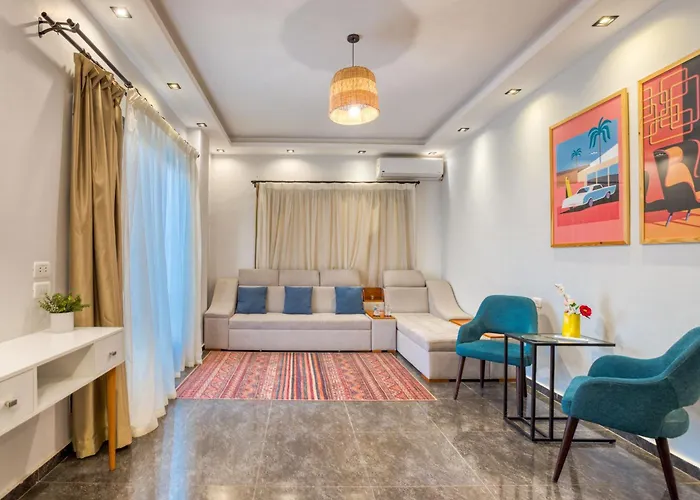 Travelholic Auc Residence
