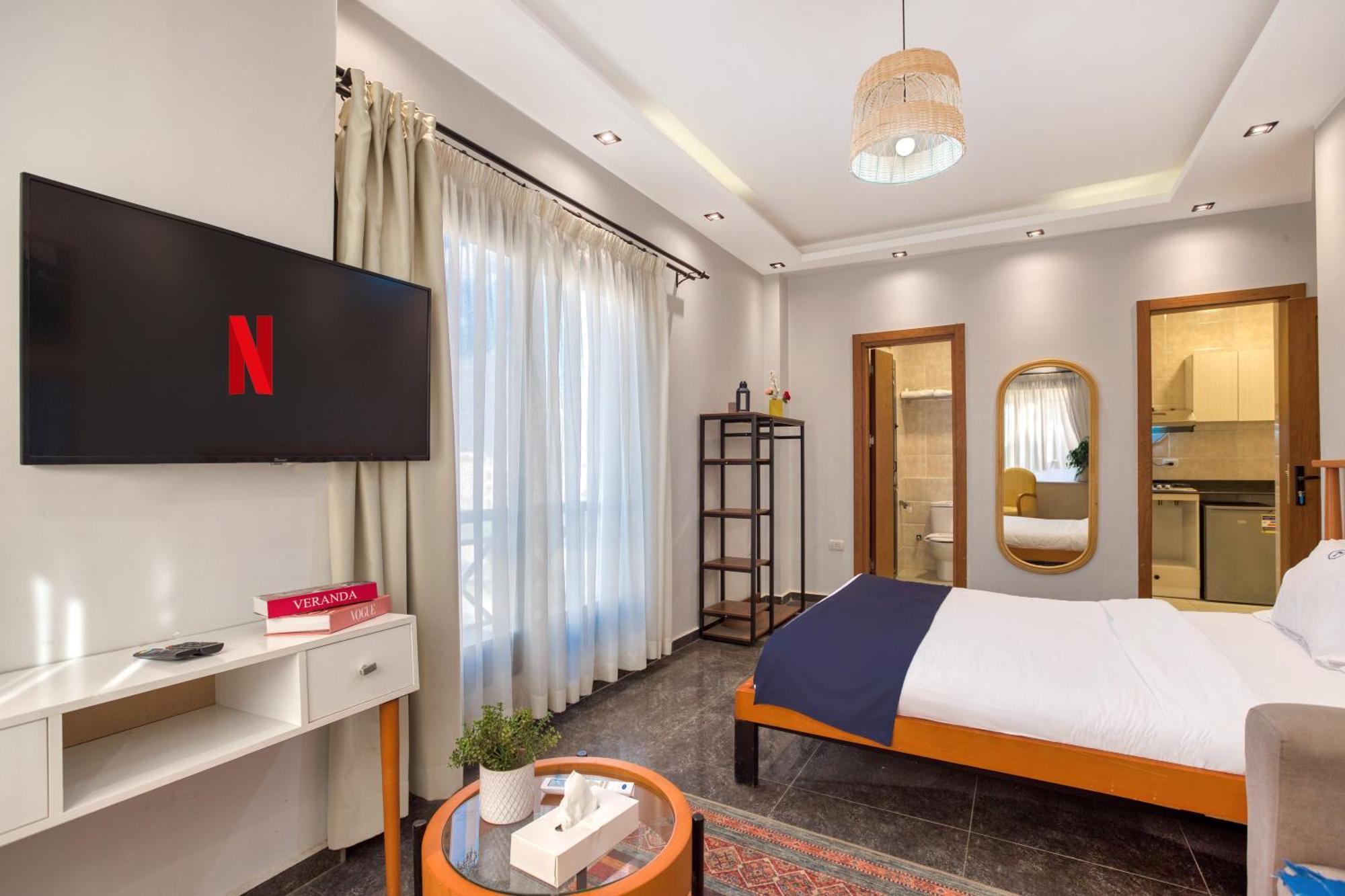 Travelholic Auc Apartment