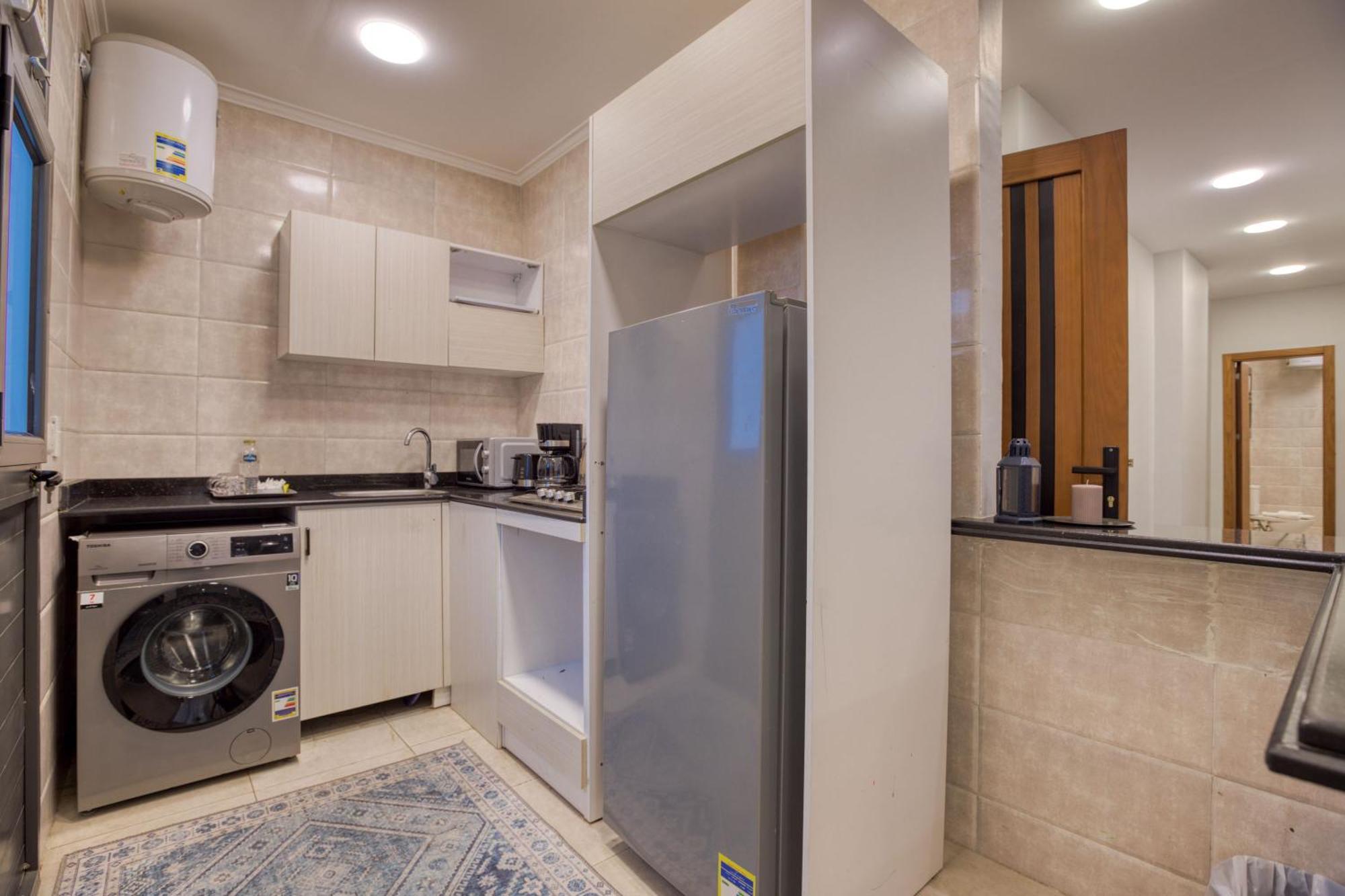 Travelholic Auc Apartment *